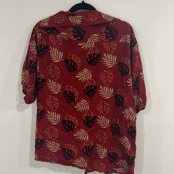 Button down with leaves - Picture 3 of 4